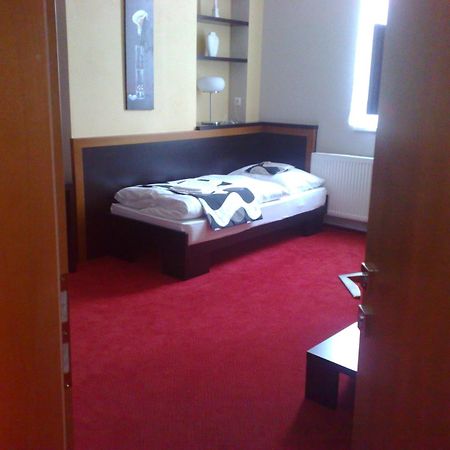 Guest House Penzion Fortuna Тврдошин Экстерьер фото